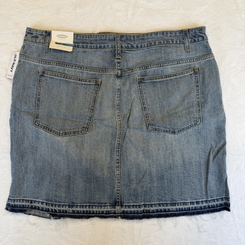 Old Navy Light Wash Denim Stretch Mini Skirt with Released Hem Size 16 - Picture 3 of 9
